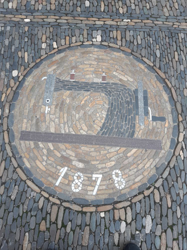 Bodenplatte Freiburg Nähmaschine 1878