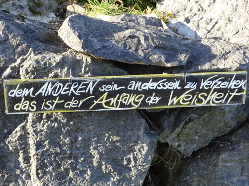 Anderssein - gefunden am Zaun